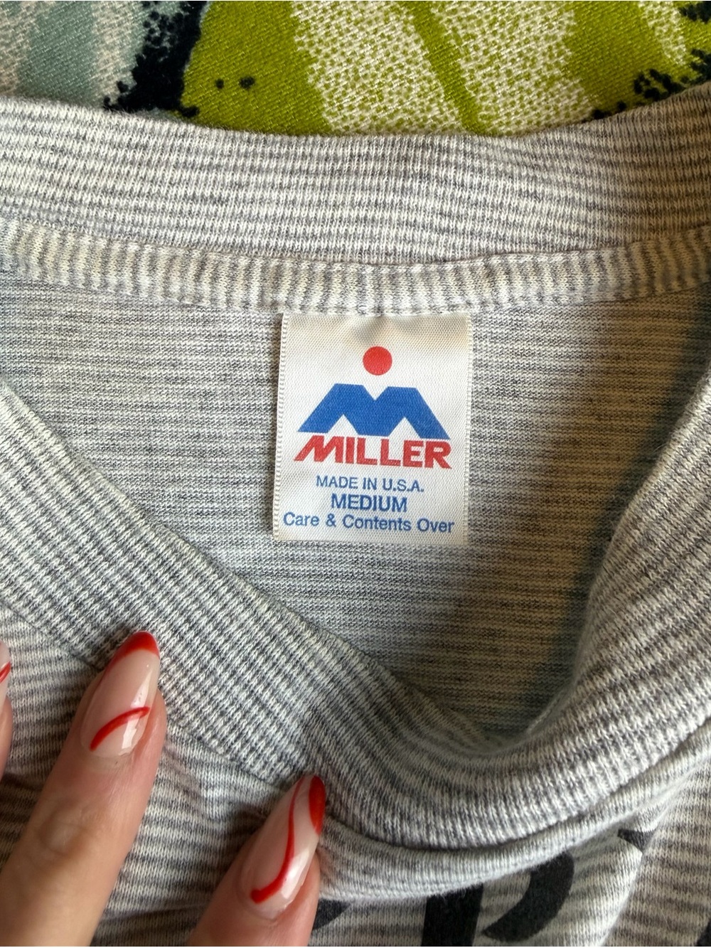 Vintage 90s Happily Mauied Souvenir Cropped Tshirt - Picture 9 of 10